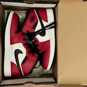 Air Jordan Mid black/red